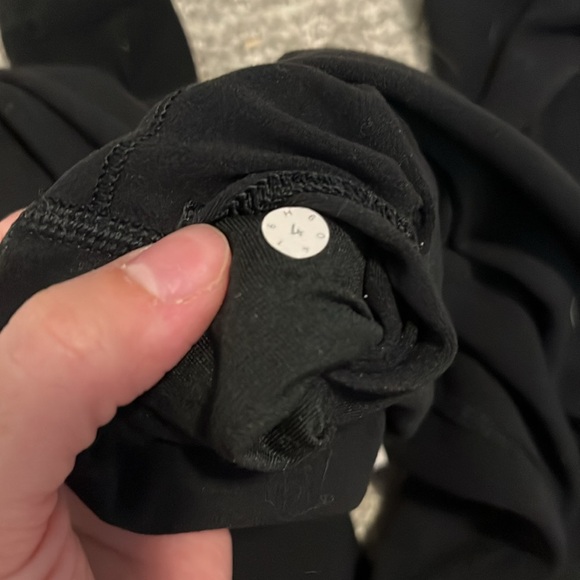 Lululemon black leggings - Picture 7 of 8